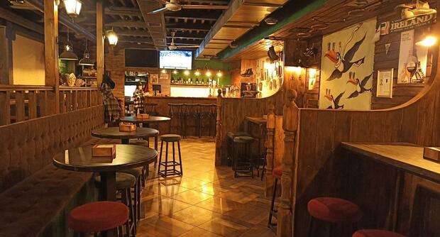 Бар The Backyard Pub